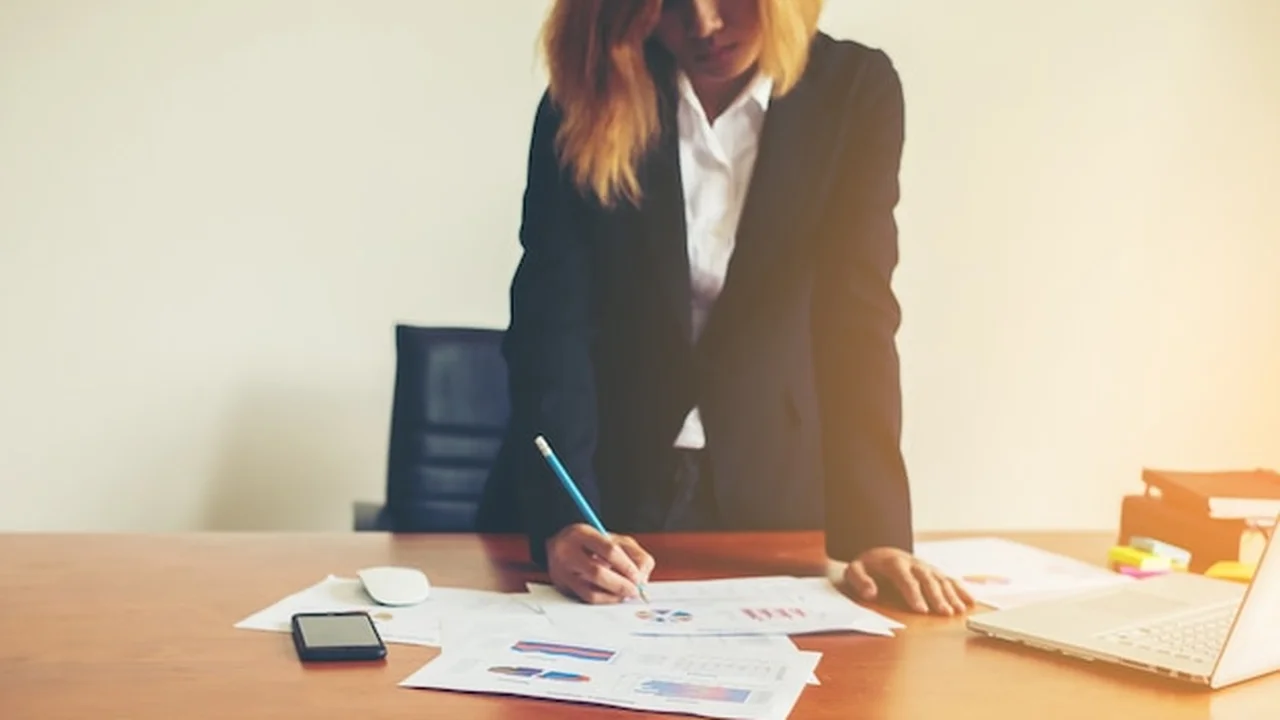 UAE freezone corporate tax mistakes — checklist and document icons